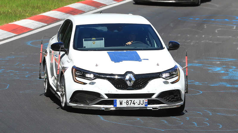 Renault Megane RS Trophy, 300cv per battere la concorrenza?