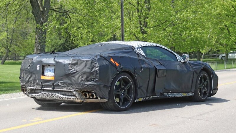 Corvette a motore centrale, proseguono i test [Video]