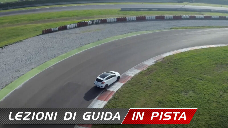 Corso di guida in pista per le GT, le piccole sportive. 2 - La Curva