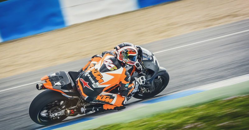 KTM, test bagnati per la RC16