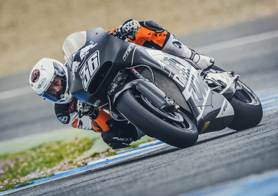 KTM, test bagnati per la RC16