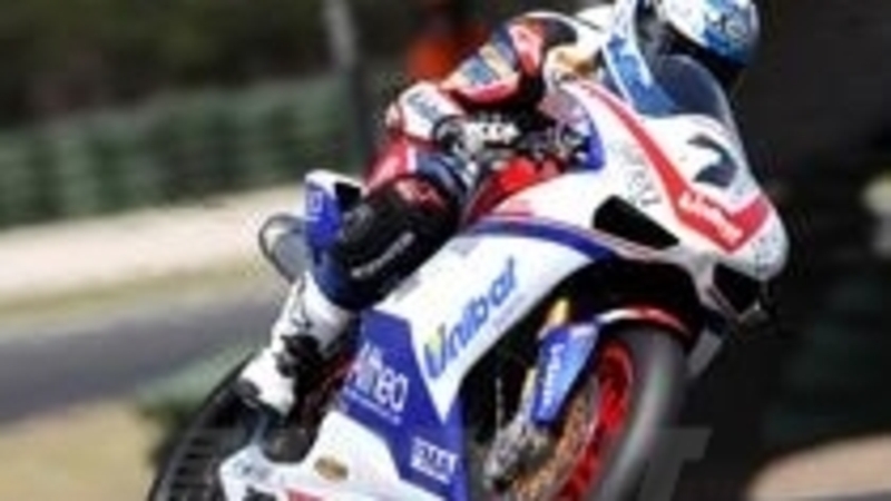 Carlos Checa e la Ducati in testa a Phillip Island