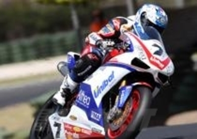 Carlos Checa e la Ducati in testa a Phillip Island