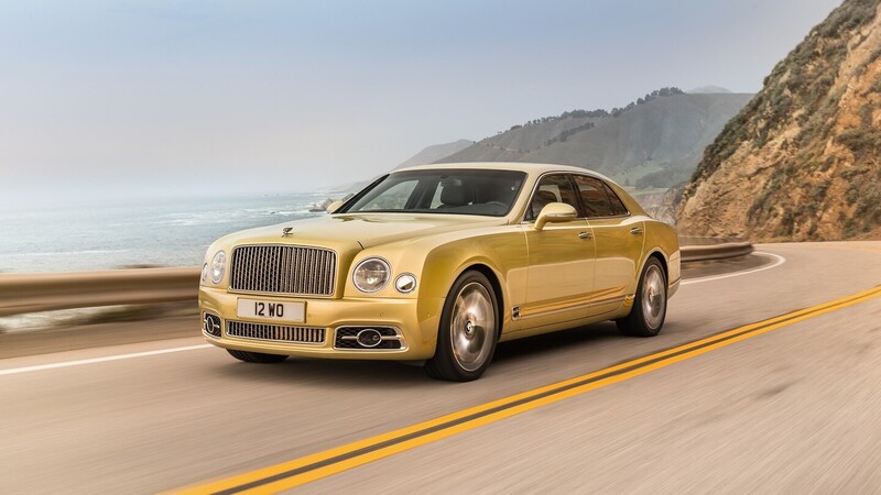 Bentley Mulsanne restyling, ancora pi&ugrave; lusso. E arriva il passo lungo