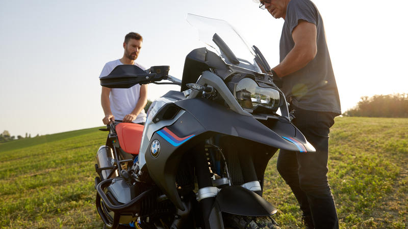 BMW R 1200GS RAD by Unit Garage: ha il becco con le ali da MotoGP