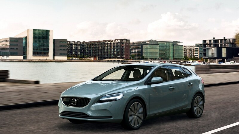 Volvo V40 restyling, sguardo a martello di Thor