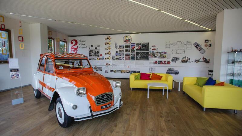 Citroen 2CV 70th Anniversary-5. Dal &ldquo;Concessionario&rdquo; [Video]