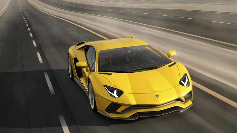 Sul GRA a 311 km/h su una Lamborghini Aventador: fermato un pilota