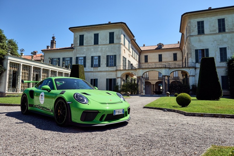 Porsche 911 GT3 RS: emozioni anche sfilando sul lago