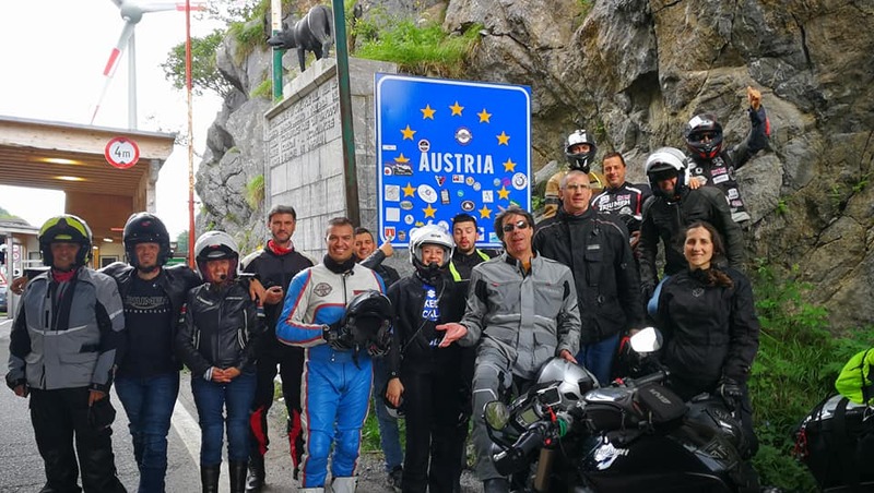 Foto di gruppo al confine