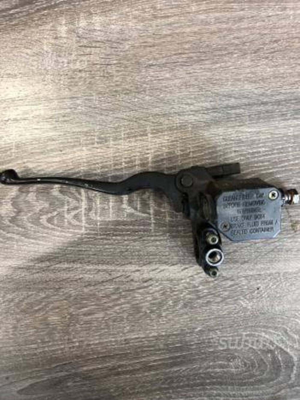 Pompa freno anteriore e posteriore Beverly 400 Piaggio (2)