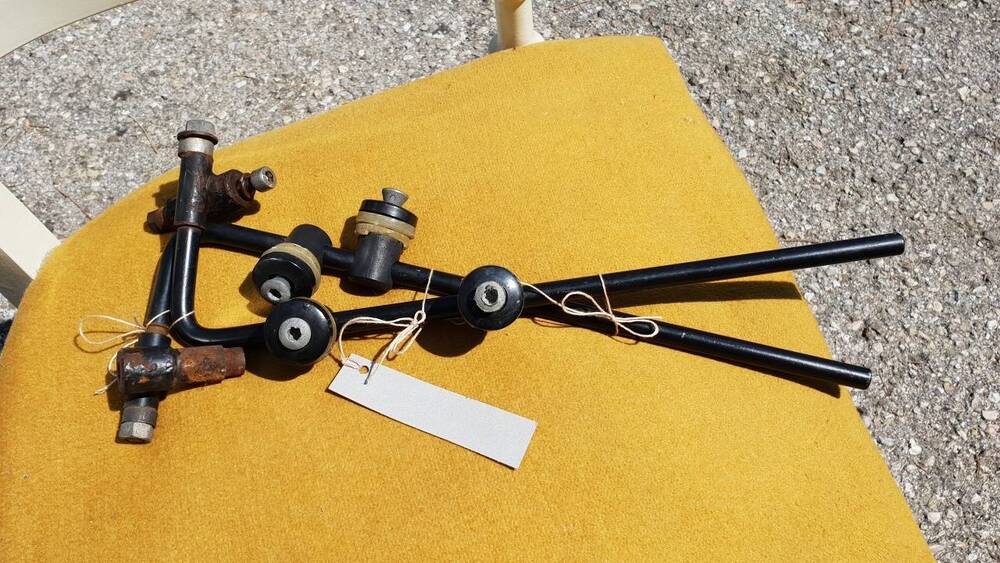 Attacchi parabrezza Aprilia Scarabeo 50 cc (3)