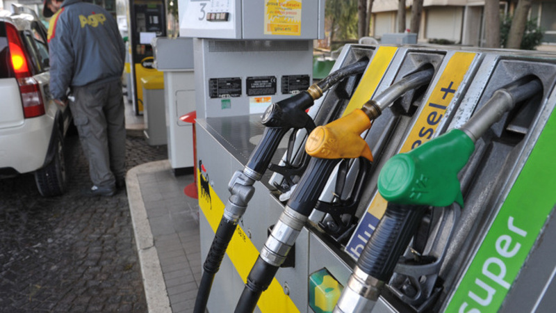 Carburanti: cresce la spesa nel primo semestre 2018