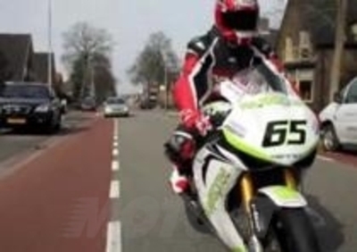 Su strada con la Honda Fireblade del team Ten Kate