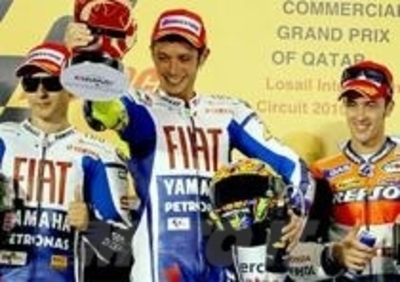 Stoner cade e Valentino vince in Qatar