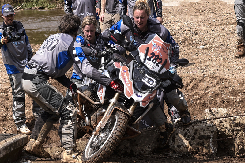 BMW GS Trophy 2016, day 1: Argentina in testa