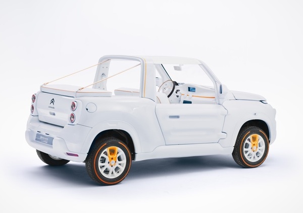 Citroen E-Mehari by Courrèges, blanc total