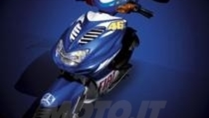 Yamaha presenta lo scooter Aerox Fiat Team Race Replica 2010