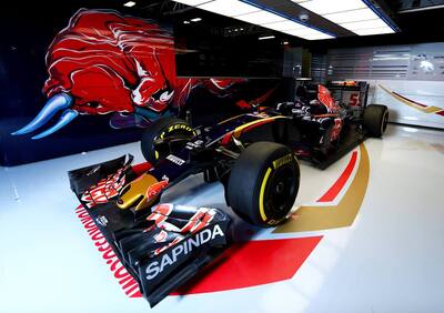Formula 1, Toro Rosso presenta la sua livrea per il 2016