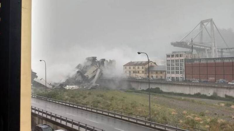 Crolla il Ponte Morandi sulla autostrada Genova A10. Immagini, video e informazioni