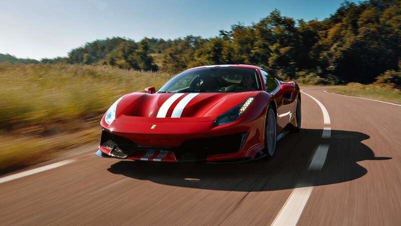 Ferrari 488 Pista. Potenza infinita ma sotto controllo [Video]