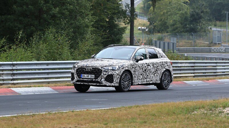 Audi RS Q3, nuove foto al Ring: avr&agrave; il motore da 400 CV della RS3?