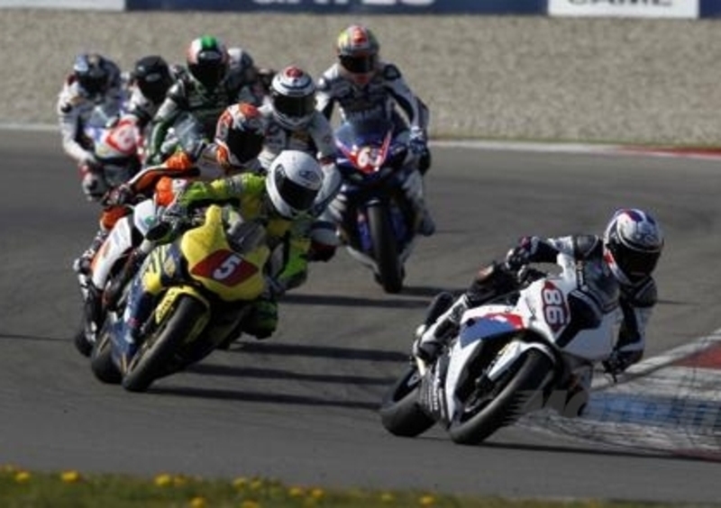 Terza vittoria consecutiva per BMW e Badovini nella Superstock FIM Cup