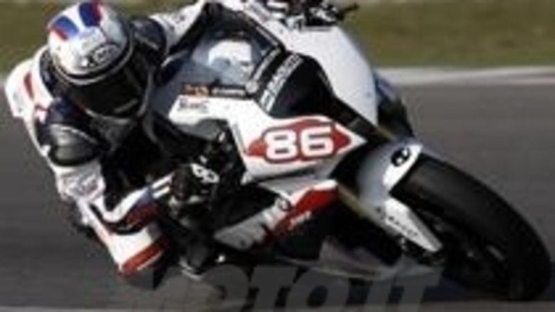 Terza vittoria consecutiva per BMW e Badovini nella Superstock FIM Cup