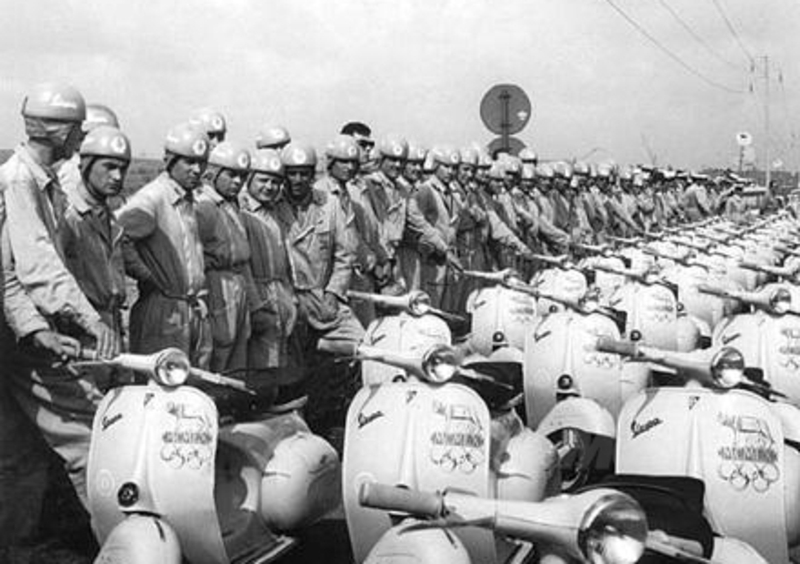 La Vespa delle Olimpiadi di Roma del 1960 torna in una mostra fotografica