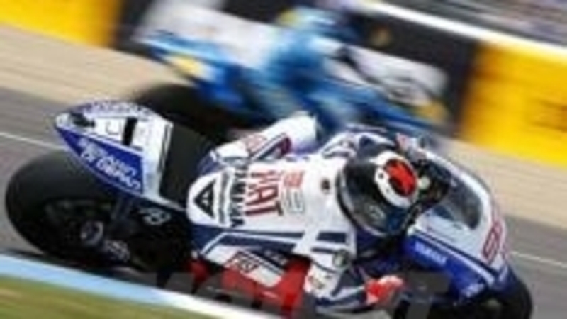 Lorenzo vince a Jerez, secondo Pedrosa. Anche Rossi sul podio