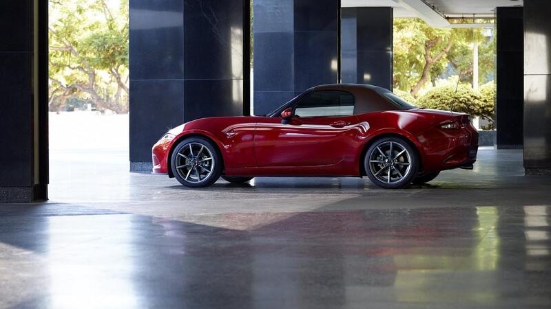 Mazda MX-5. Restyling per Spider e RF