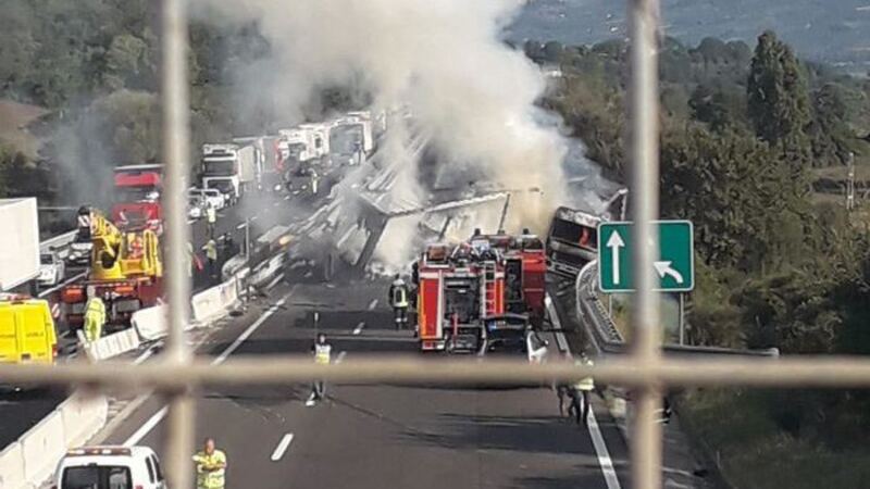 Incidente sulla A1: tir si incendia. Due morti