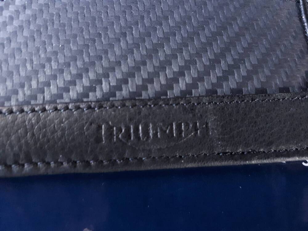 Porta Schede in simil Carbonio Triumph (2)