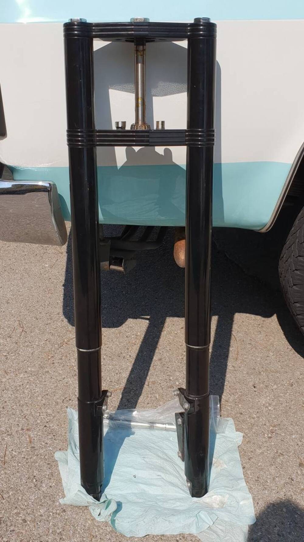 Forcella completa con piastra e perno Harley Davidson (6)