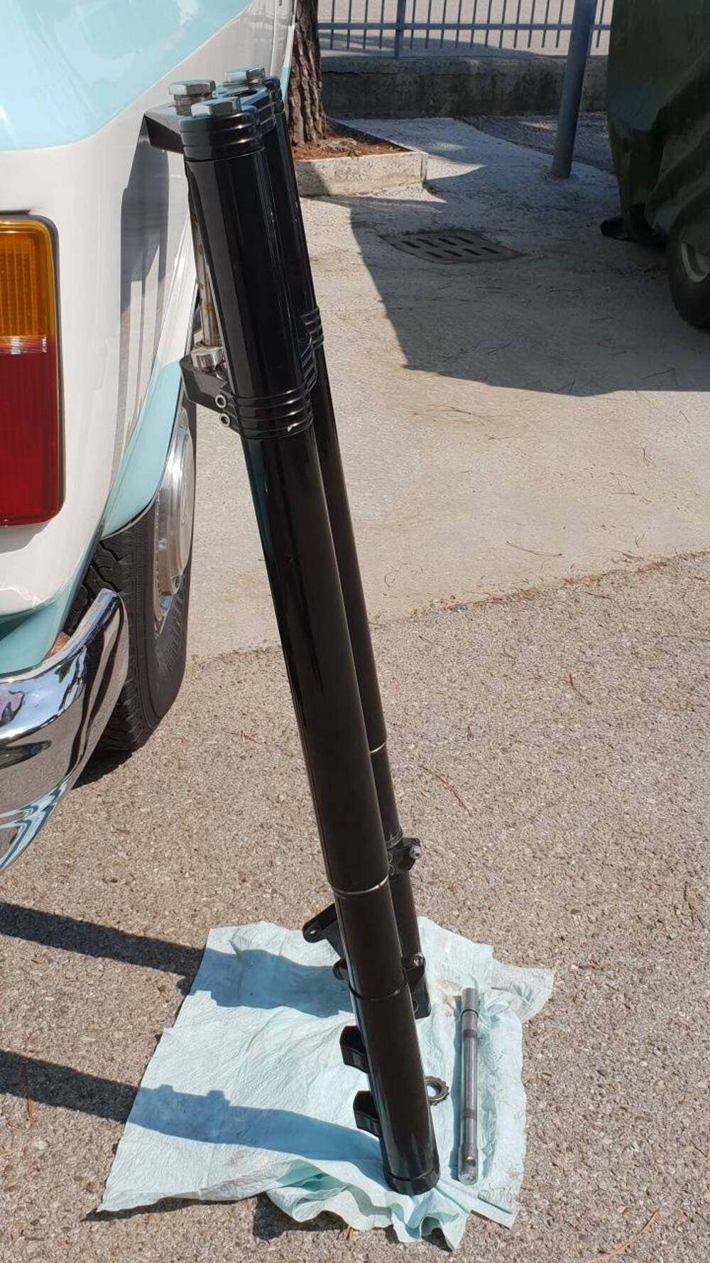 Forcella completa con piastra e perno Harley Davidson (8)