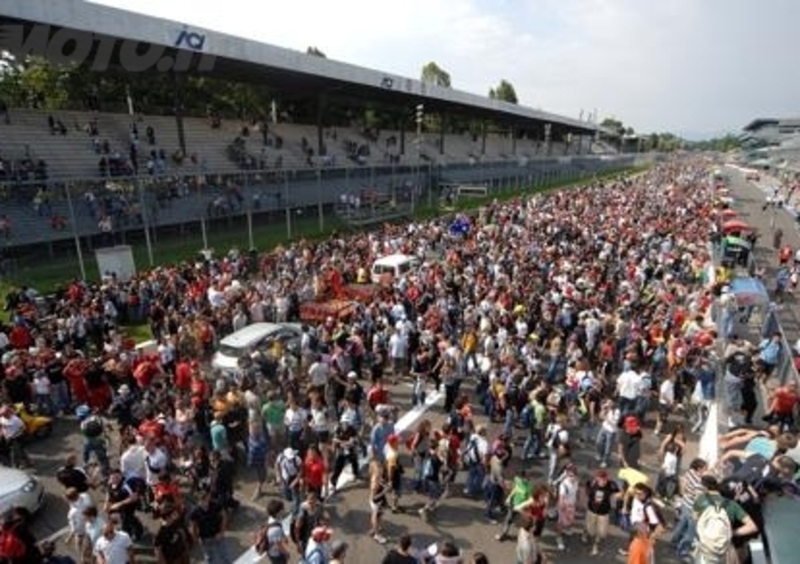 Biaggi record a Monza: 326,9 km/h!