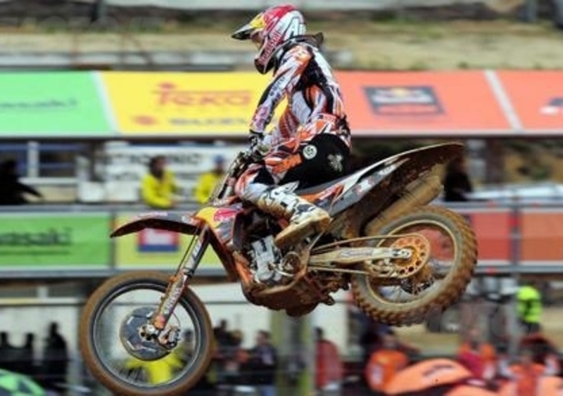 La prima zampata nelle qualifiche &egrave; di Musquin e Philippaerts