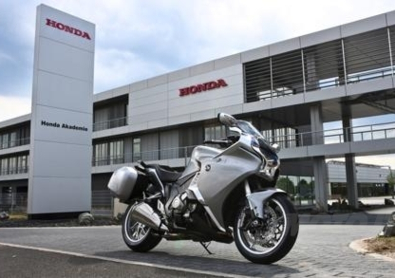 Honda VFR1200F DCT. Il confronto con le &quot;rivali&quot;