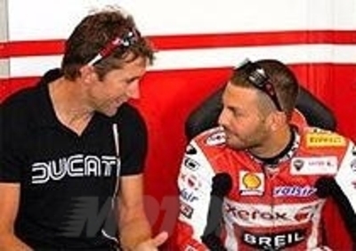 Ducati testa nuove soluzioni per la 1198R con Troy Bayliss