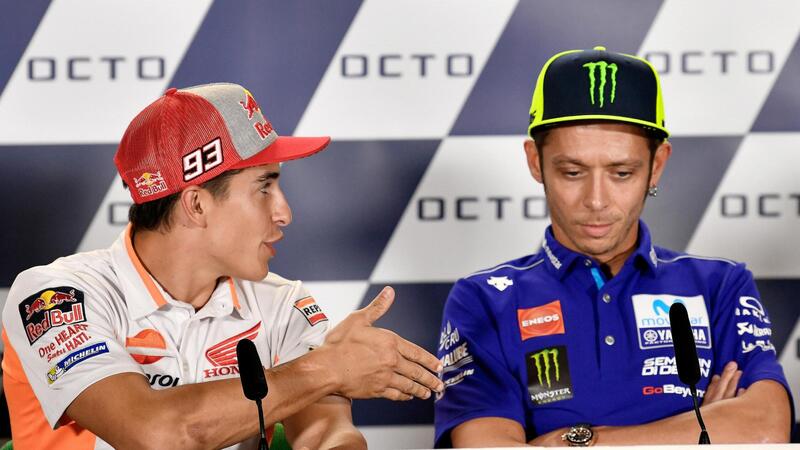 MotoGP 2018. Rossi non d&agrave; la mano a Marquez. Giusto o sbagliato?