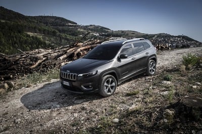 Jeep Cherokee 2019: il restyling punta su look e tecnologia [video primo test]