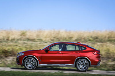 BMW X4 2018. Veste sportiva con un carattere docile e confortevole [Video]