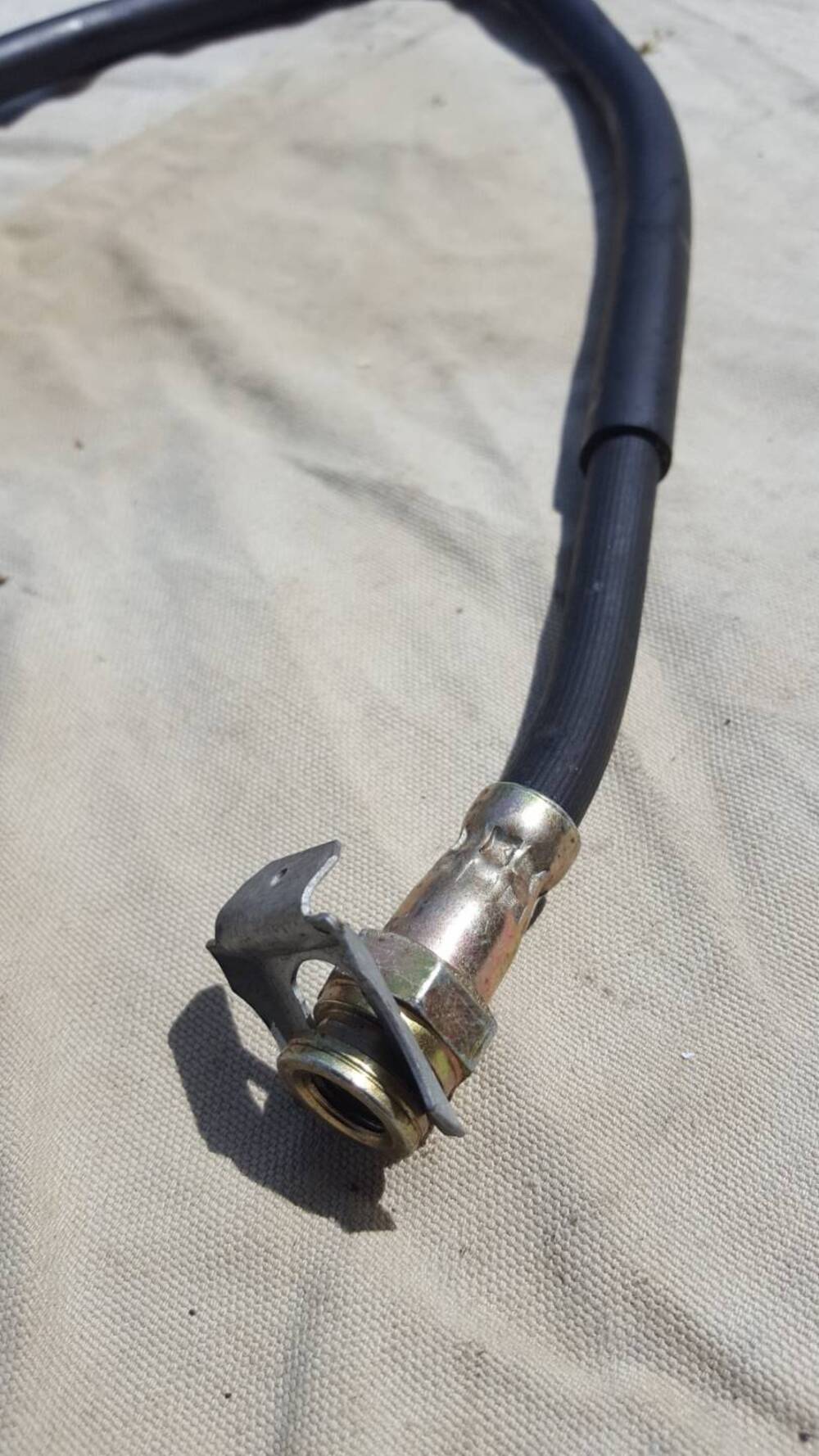 Tubo freno posteriore Piaggio MP3 (2)