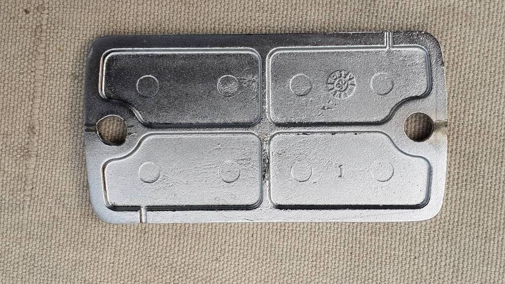 Coperchio pompa freno cromato Harley-Davidson (2)