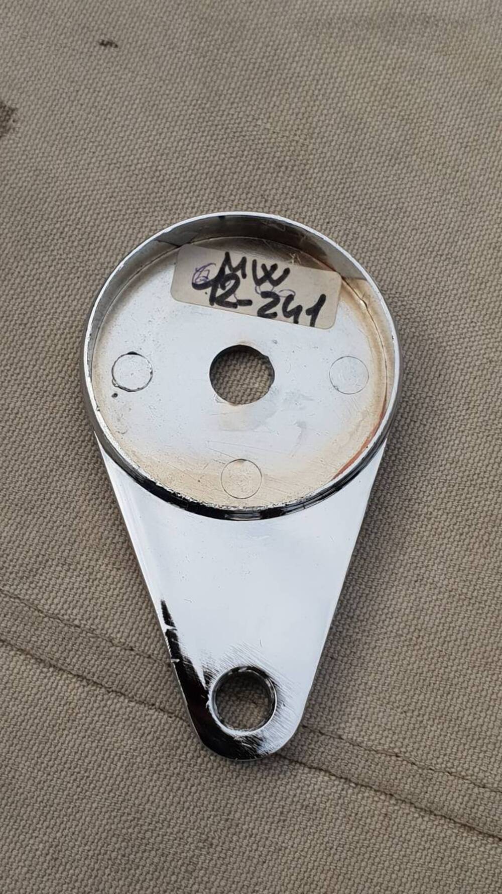 Supporto cromato contachilometri Harley-Davidson (4)