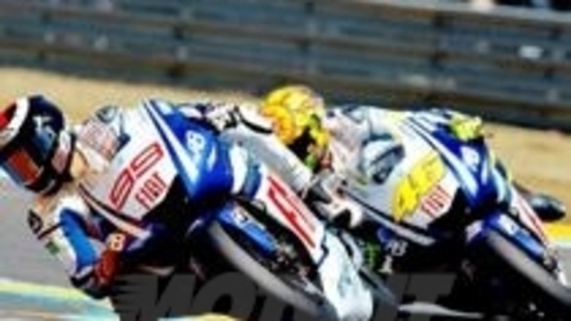 Rossi e Lorenzo: compagni contro. La sfida riparte dal Mugello