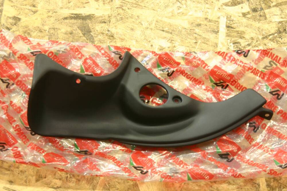 CHIUSURA CRUSCOTTO SX Aprilia RS 50 (AP8231244)