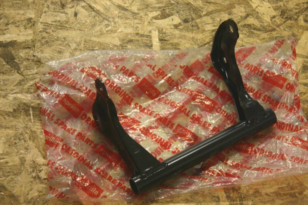 BIELLETTA ATTACCO MOTORE Aprilia Leonardo 125