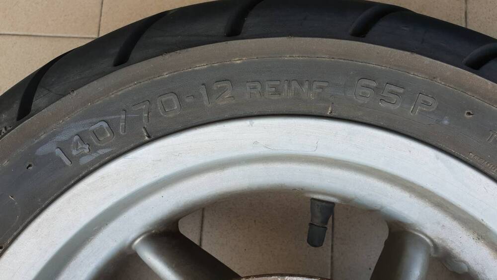 Ruota posteriore con disco Aprilia Leonardo (7)