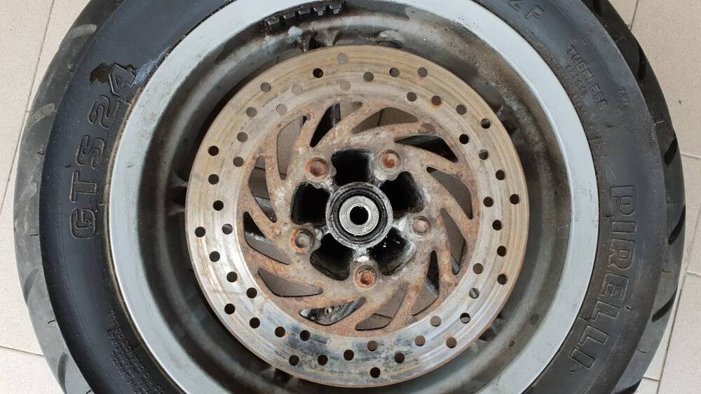 Ruota anteriore con disco Aprilia Leonardo 150 (2)